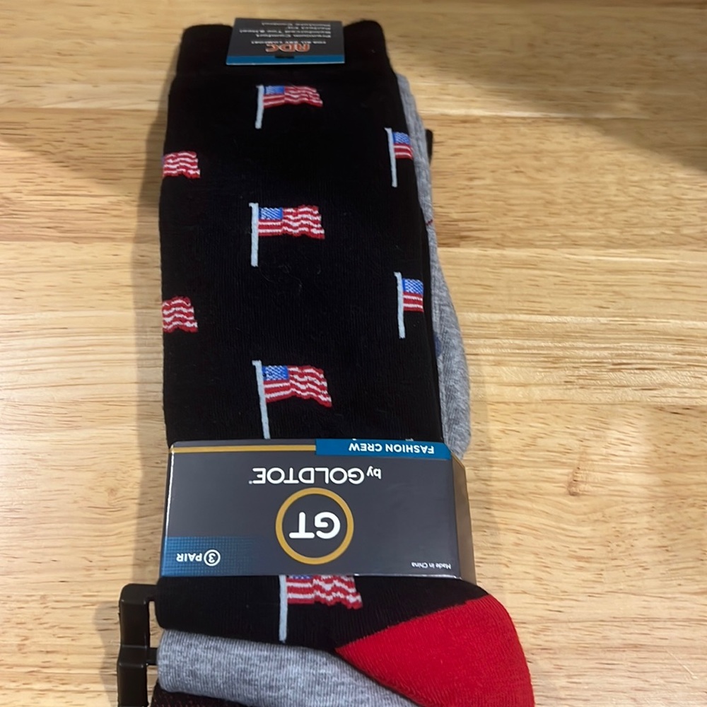 5 for $25!  Gold Toe NWT men's socks.  Pack of 3 features a pair with USA Flags.